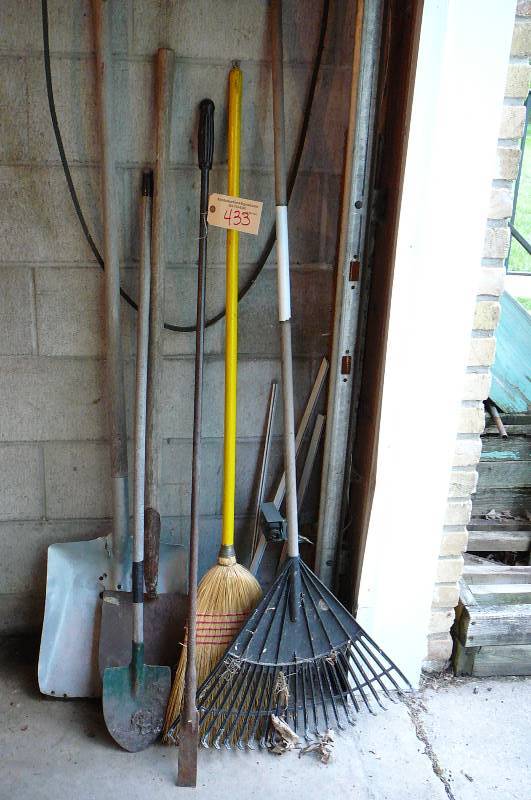 lot 433 image: shovels rakes broom chisel small shovel