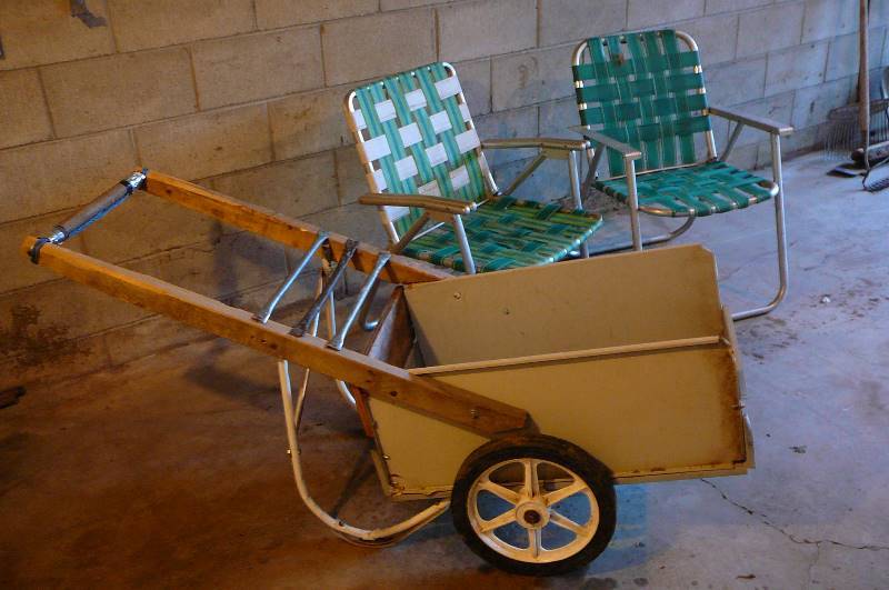 lot 435 image: lawn cart & lawn chairs