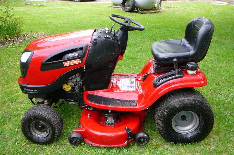lot 439 image: Riding Lawn Mower