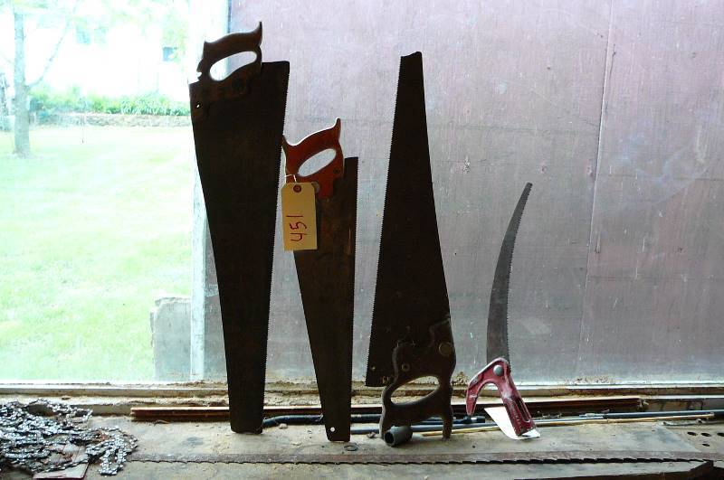 lot 451 image: lot of hand saws