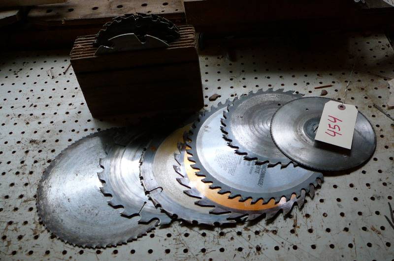 lot 454 image: Lot of Misc. sized saw blades