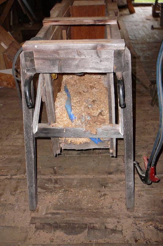 lot 463 image: Handcrafted Saw Horse Dust Collector