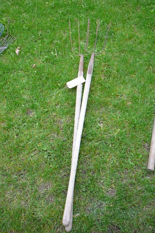 lot 473 image: pitch forks