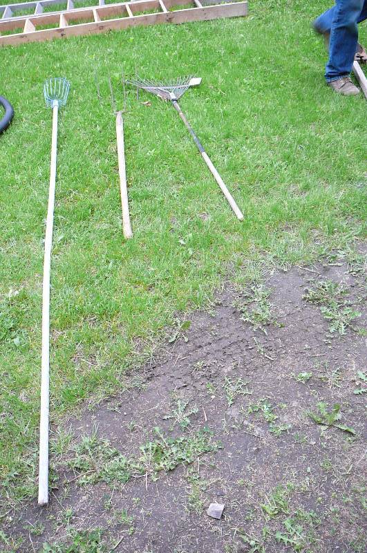 lot 488 image: Pitch fork 4 prong apple grabber