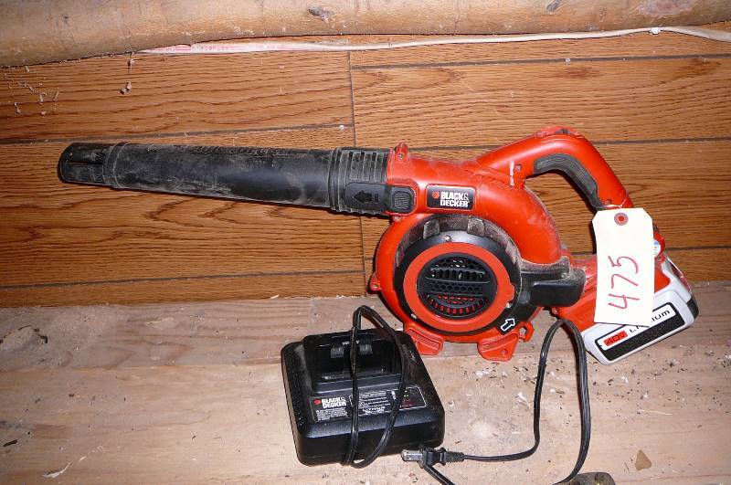 lot 475 image: leaf blower with charger