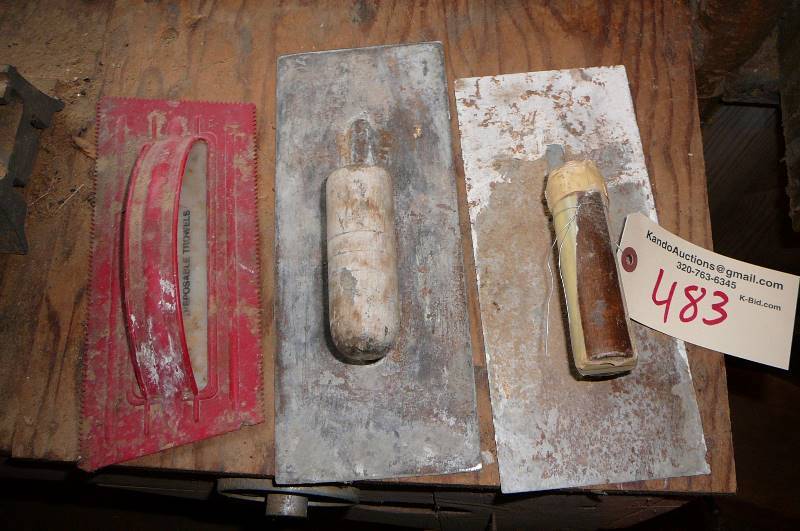 lot 483 image: lot of trowels