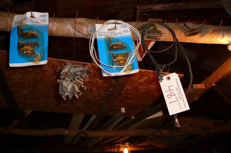 lot 487 image: Lot of misc. wood & fluorescent Bulbs