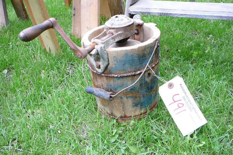 lot 491 image: vintage ice cream maker