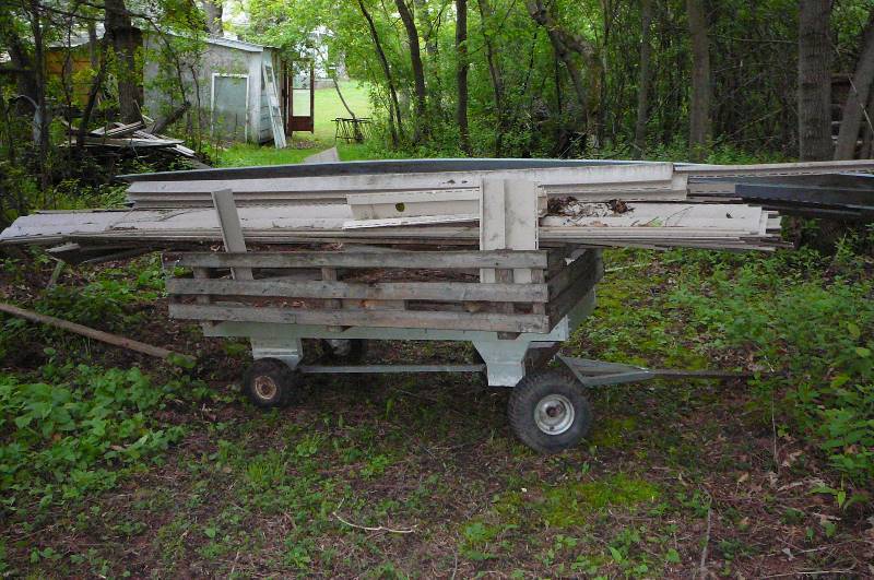 lot 515 image: cart with misc. vinyl siding