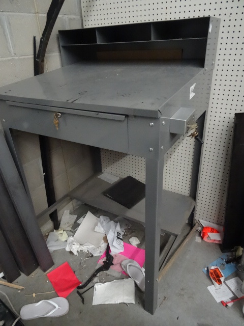 lot 1 image: All Metal Check in Station