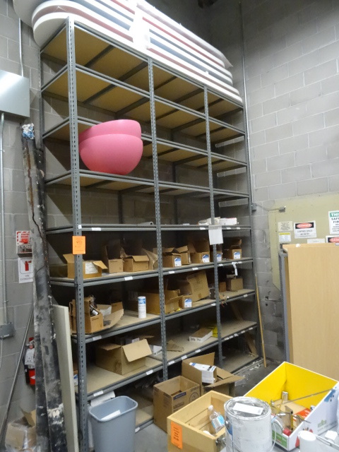 lot 3 image: Metal Shelving Unit.