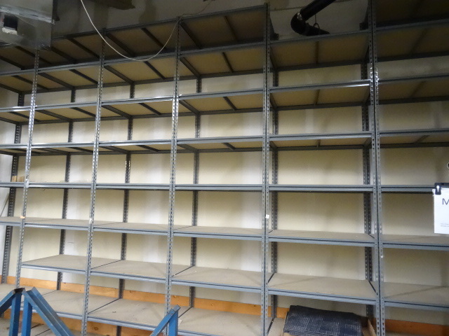 lot 5 image: Metal Shelving Unit.