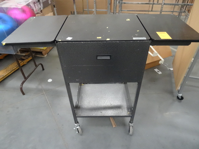 lot 23 image: Mobile Work Station