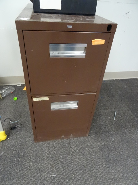 lot 55 image: 15 Metal 2 Drawer File Cabinet