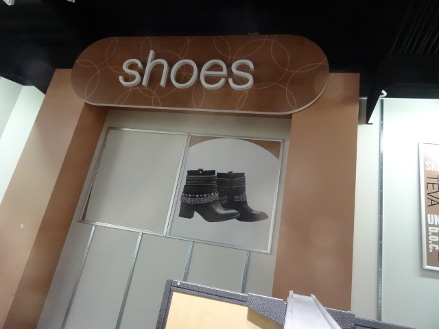 lot 75 image: Shoe Retail Sign Approx 10 X 36