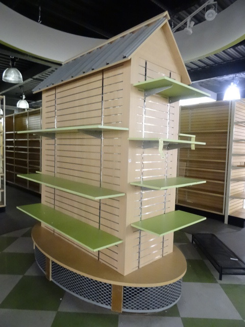 lot 128 image: Large Retail Display Unit.