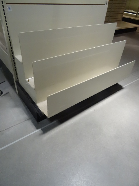 lot 161 image: Metal 3 Tier Stand.