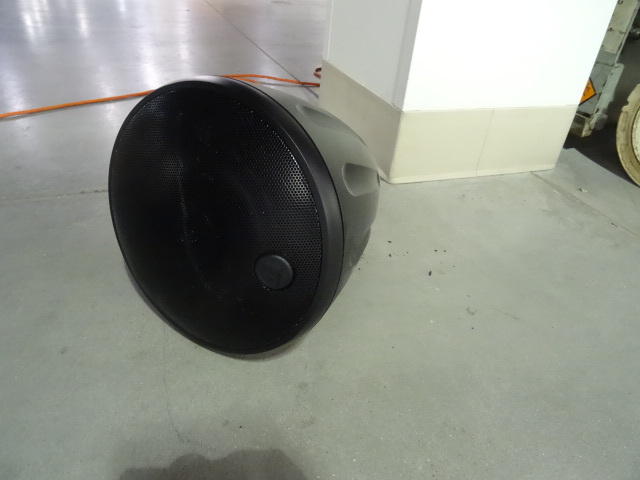 lot 48 image: Soundtube Model RS6NI