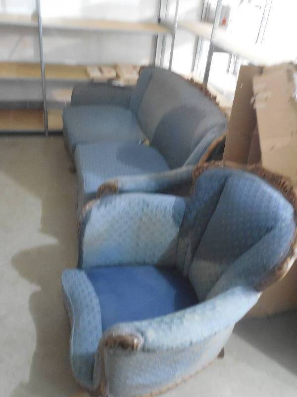 lot 5 image: Very old Sofa and Chair Set