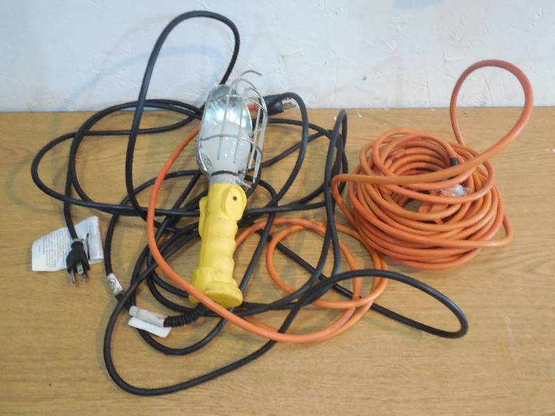 lot 8 image: 50 ft Extension Cord and Trouble Light