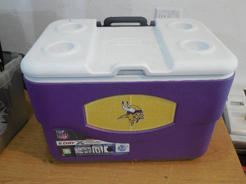 lot 13 image: Coleman Mn Vikings Cooler on Wheels with handle