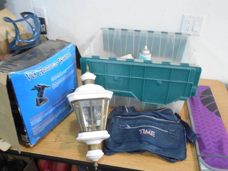lot 15 image: Tote and assorted lot.