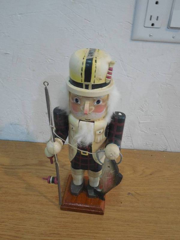lot 40 image: Fisherman Nut Cracker