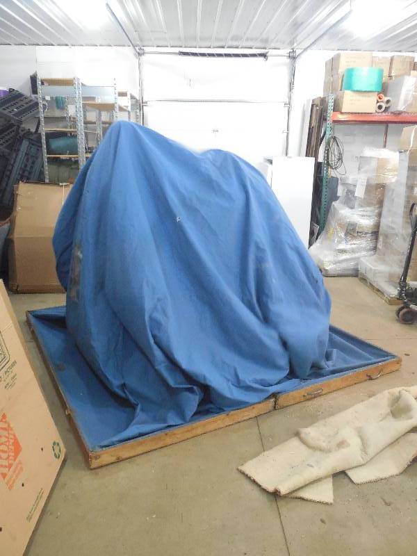 lot 43 image: Suit case style 8x8 Portable Fish house