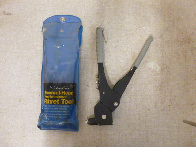 lot 14 image: Swingline Swivel-Head Professional Rivet Tool