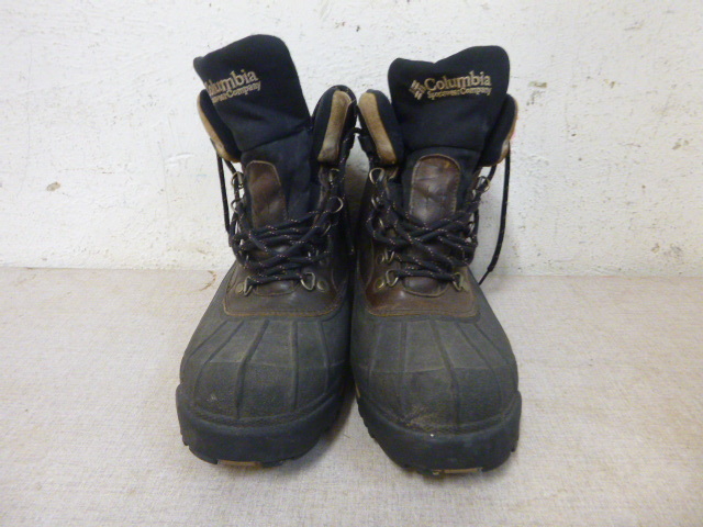 lot 23 image: Columbia Boots