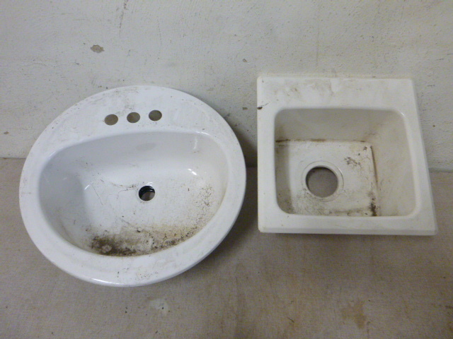 lot 32 image: 2 Small Sinks