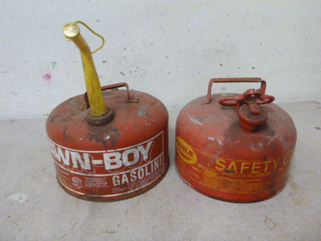 lot 34 image: 2 Metal Gas Cans