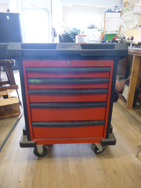 lot 35 image: Toolbox on Casters