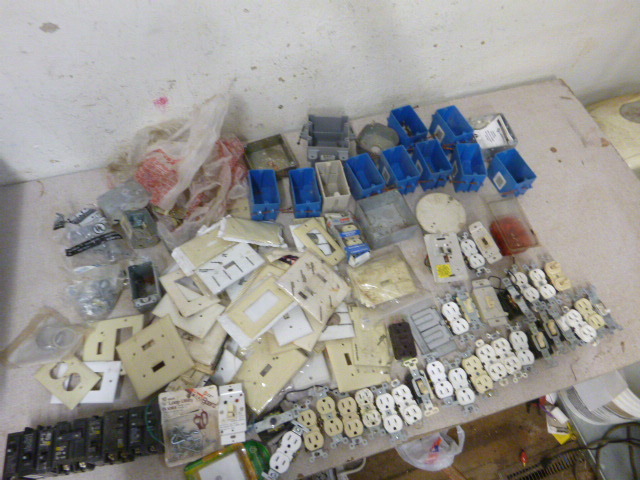 lot 36 image: Miscellaneous Electrical Items