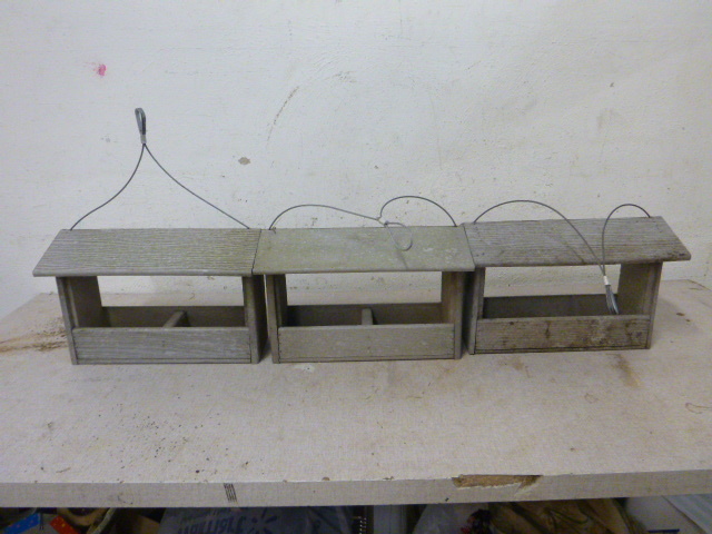 lot 37 image: 3 Bird Feeders