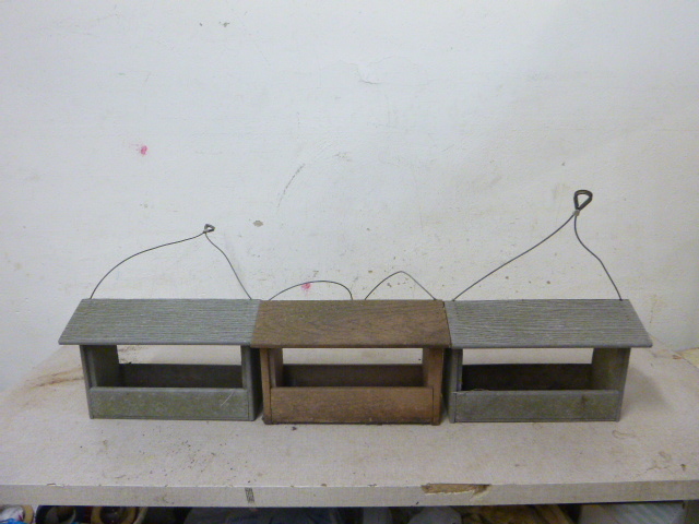 lot 38 image: 3 Bird Feeders