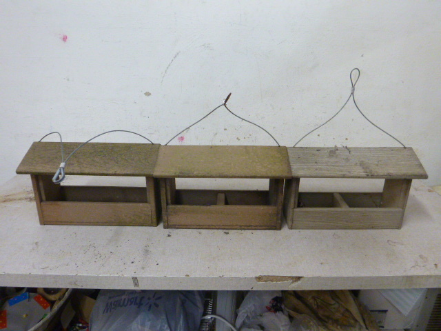 lot 39 image: 3 Bird Feeders