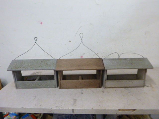 lot 41 image: 3 Bird Feeders