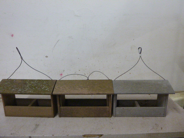 lot 42 image: 3 Bird Feeders
