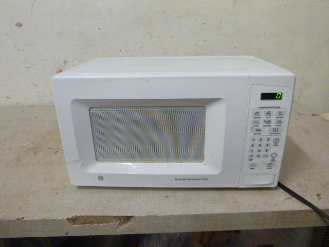 lot 80 image: GE Microwave