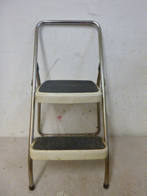 lot 89 image: Cosco Step Stool