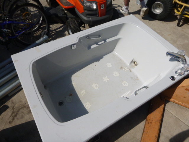 lot 103 image: Ameribath Bath Tub