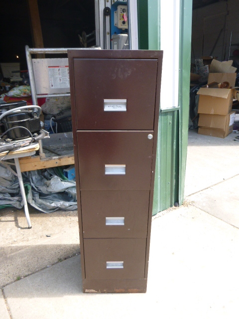 lot 109 image: 4 Drawer File Cabinet