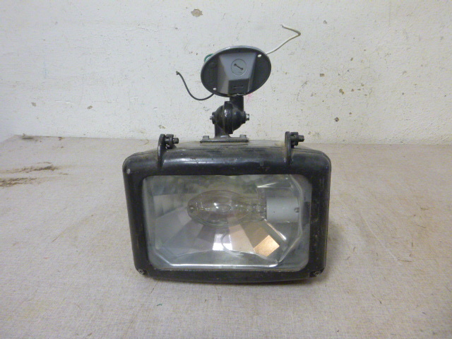 lot 116 image: Heavy Duty Outdoor Light