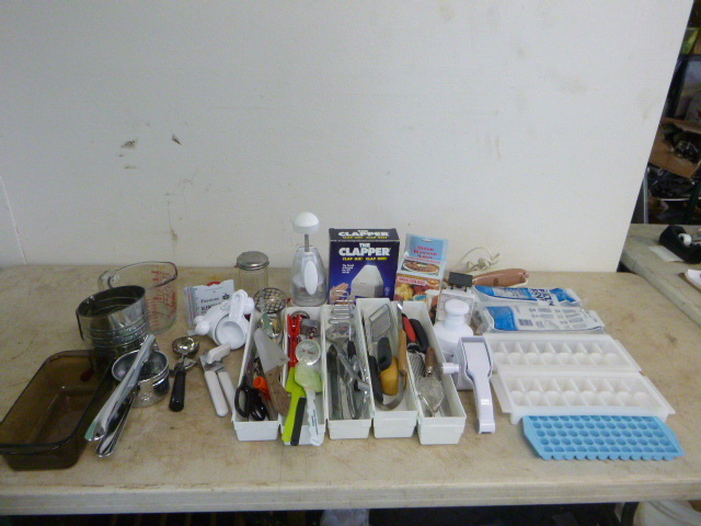 lot 123 image: Miscellaneous Kitchen Items