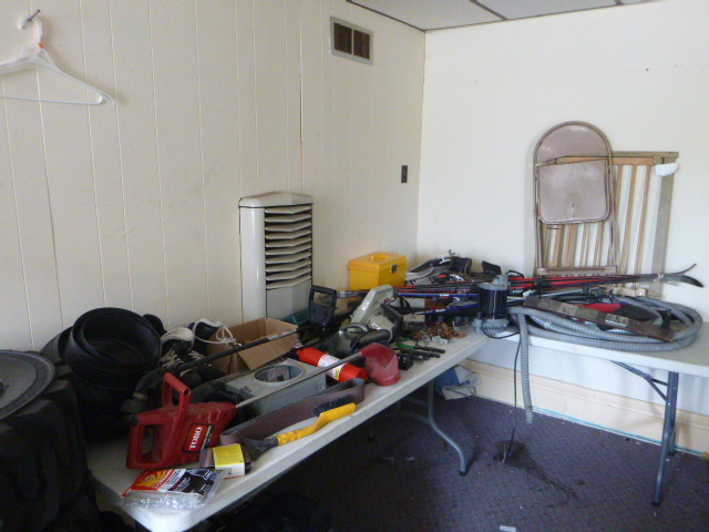 lot 124 image: Miscellaneous Garage Items