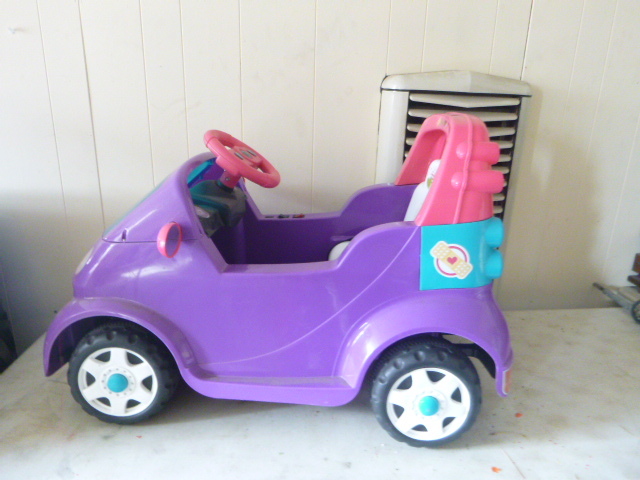 lot 130 image: Battery Operated Childs Car