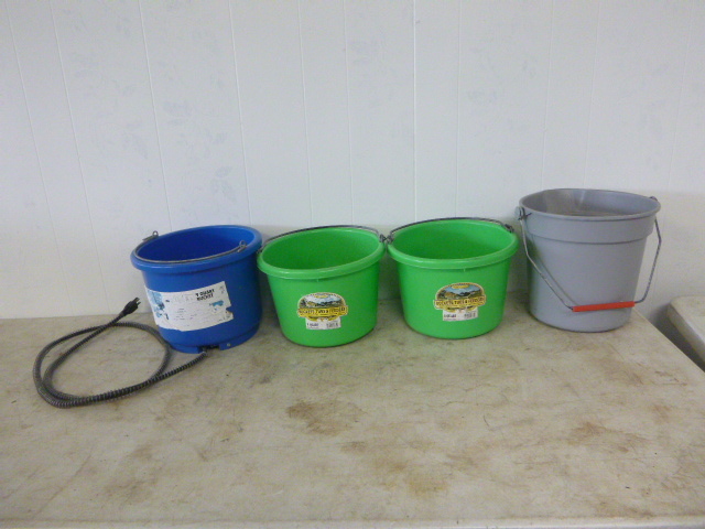 lot 159 image: 4 Buckets