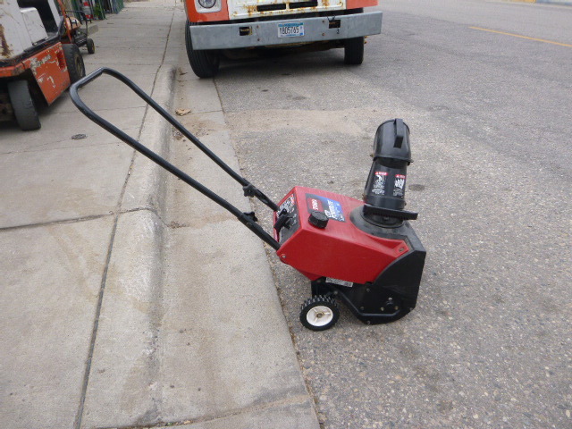 lot 171 image: Toro CCR Powerlite Snowblower