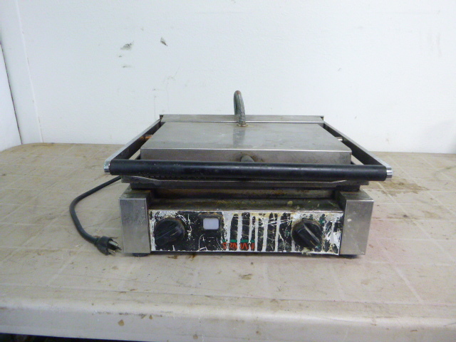 lot 181 image: Modello Panini Grill